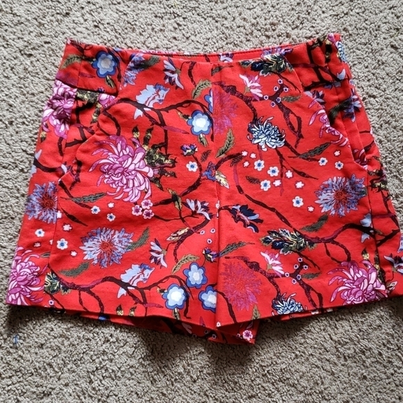 Candies Red Floral Print Chino Shorts - Picture 1 of 6